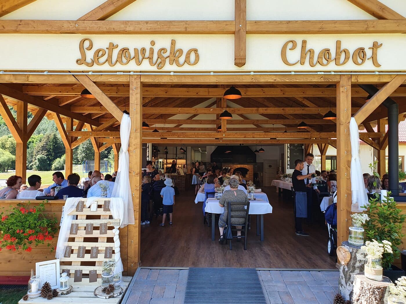 Svatební hostina v hale Letoviska Chobot